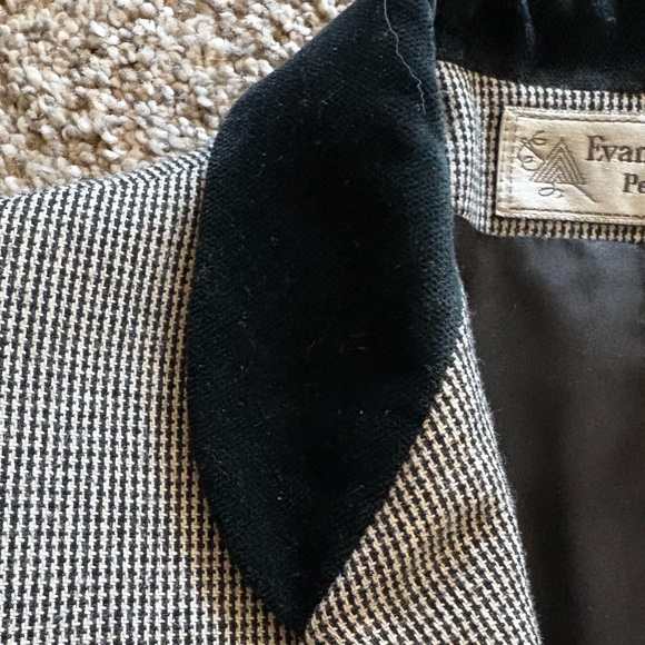 Classic Evan-Picone Tweed Black/Grey Blazer with Black Velveteen Collar - Picture 5 of 8